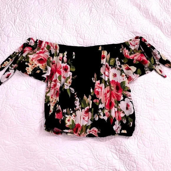 Off the Shoulder Crop Top - Picture 1 of 3